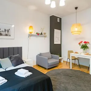 https://may-b-studio.krakowhotelspoland.com