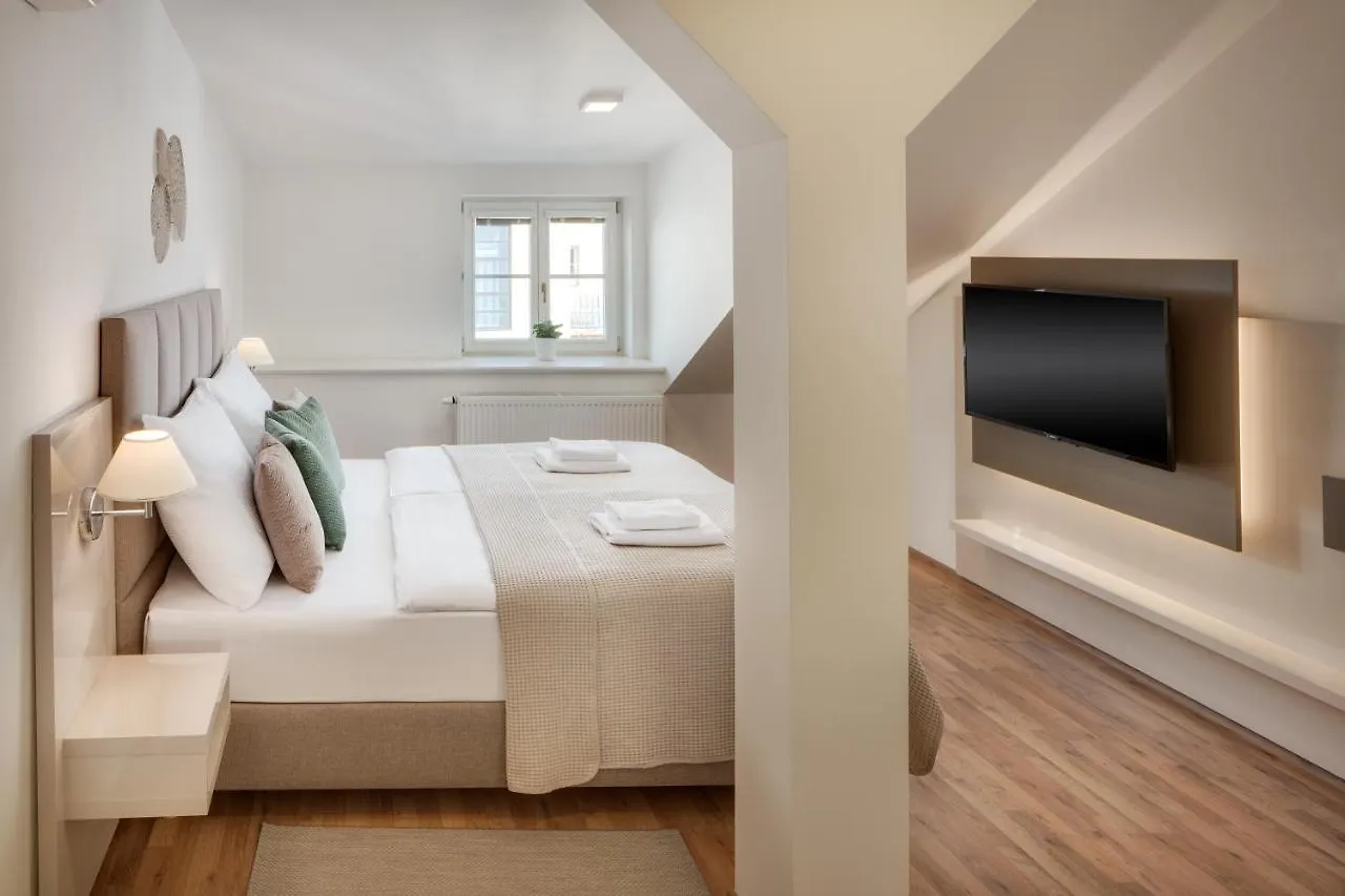 Louren Apartments Prague 0*,
